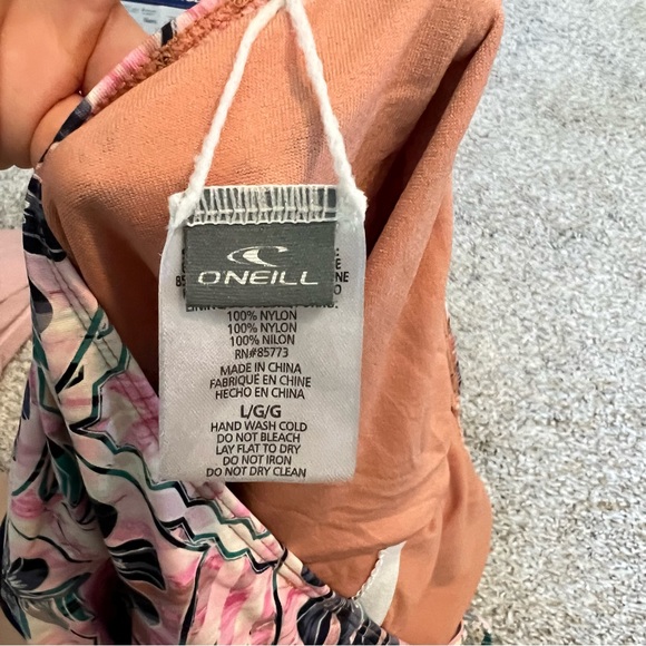 O’Neill one piece swimsuit - Picture 8 of 10